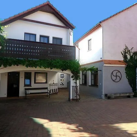 Cerny Jezdec Appartamento Lednice